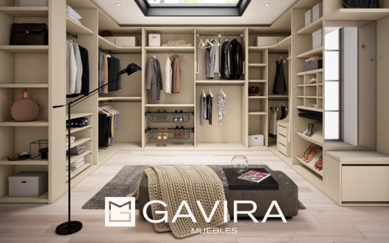 A continuación, exploraremos la relevancia del orden en los vestidores y cómo podemos ayudarte a crear el vestidor perfecto, adaptado a tus necesidades específicas.